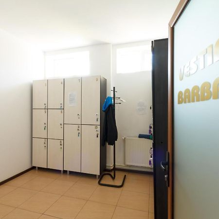 Ymy Hotels Targu Jiu Bagian luar foto