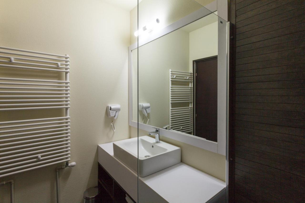 Ymy Hotels Targu Jiu Bagian luar foto