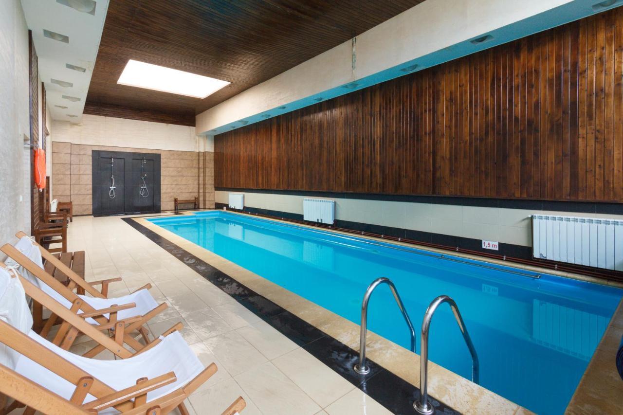 Ymy Hotels Targu Jiu Bagian luar foto