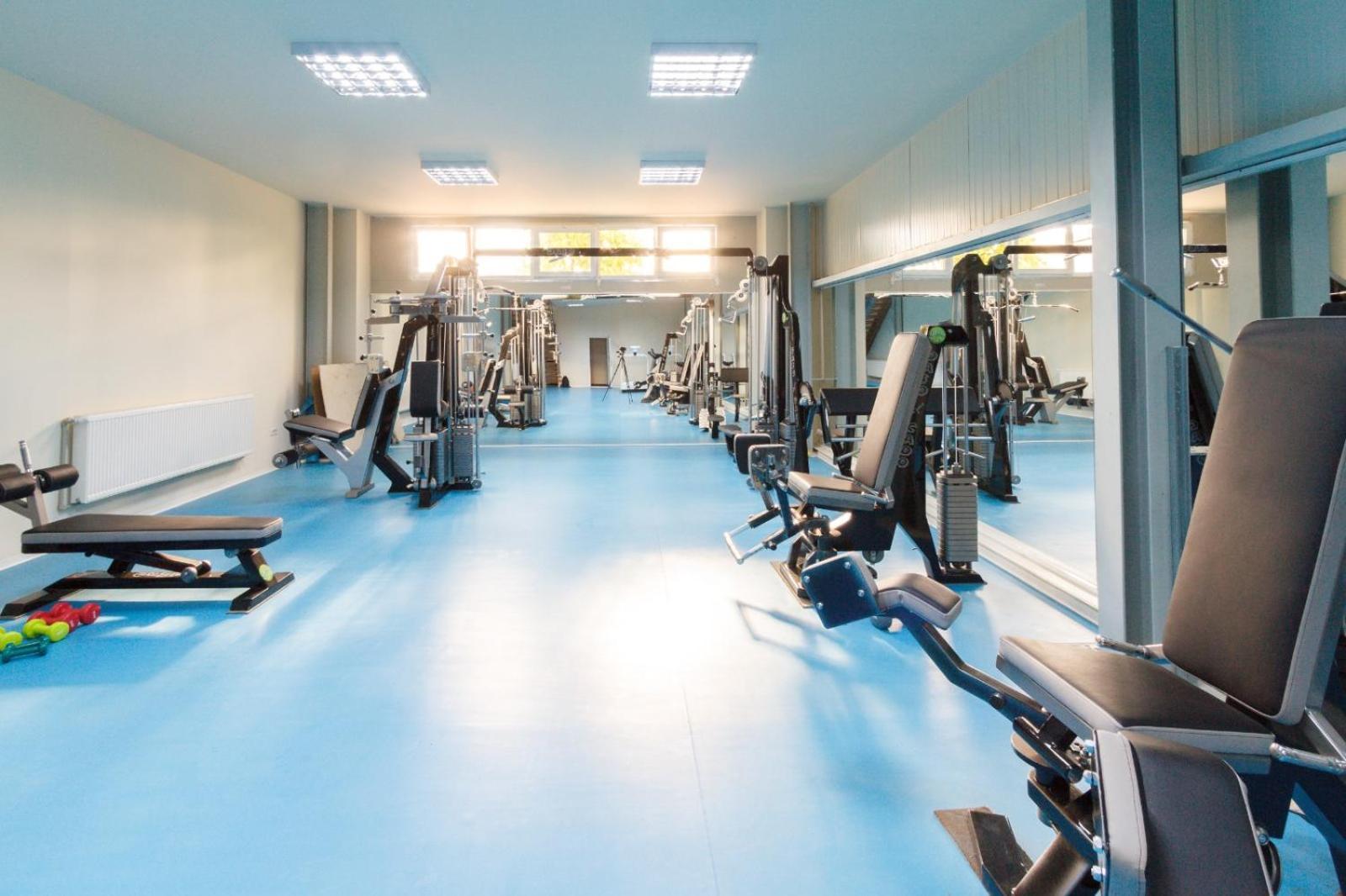 Ymy Hotels Targu Jiu Bagian luar foto