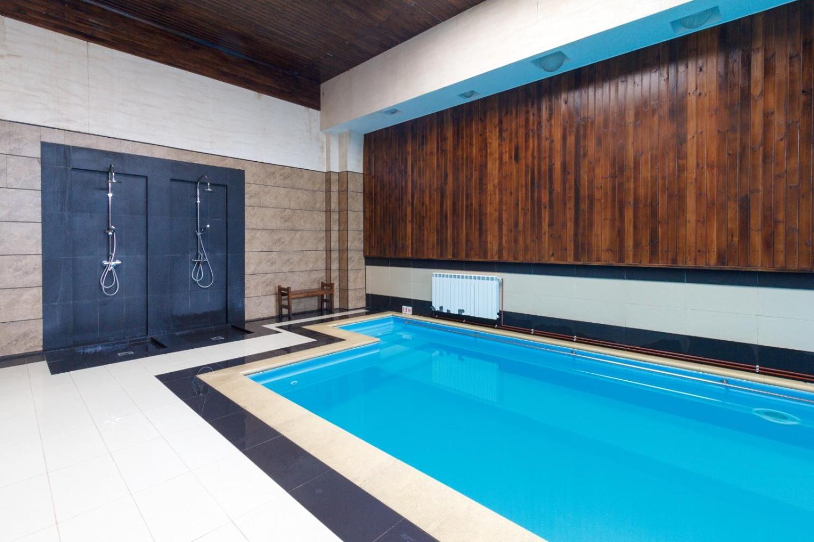 Ymy Hotels Targu Jiu Bagian luar foto