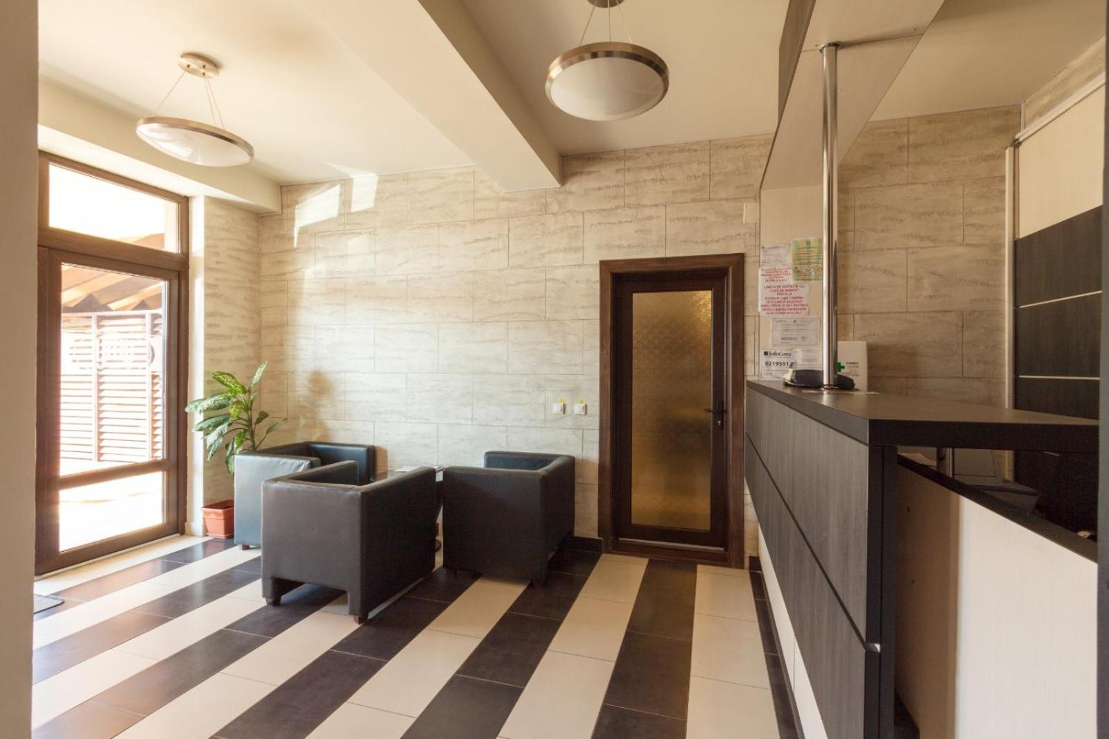 Ymy Hotels Targu Jiu Bagian luar foto