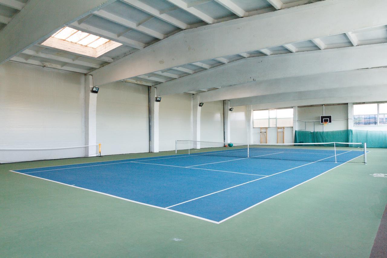 Ymy Hotels Targu Jiu Bagian luar foto