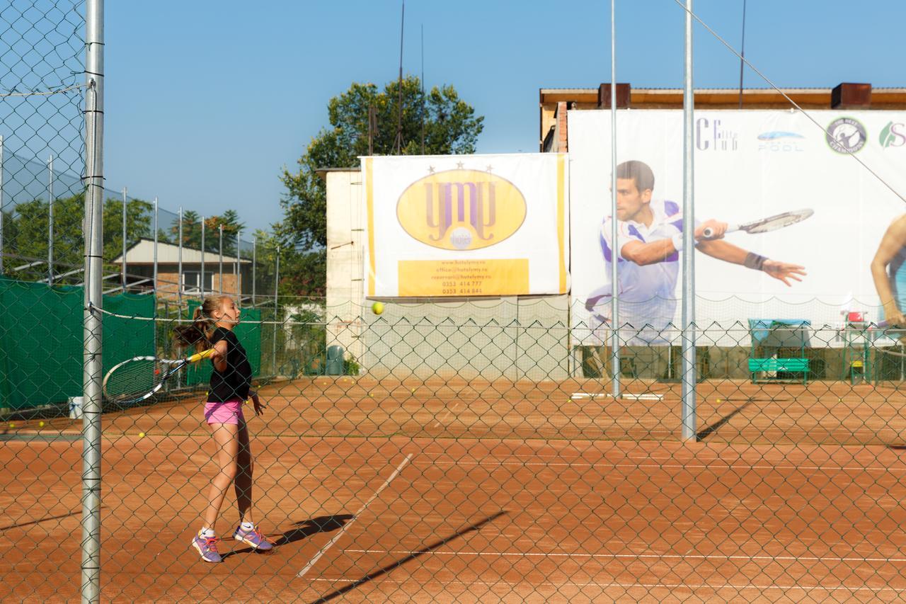 Ymy Hotels Targu Jiu Bagian luar foto
