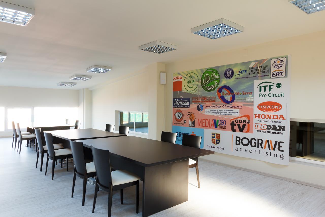 Ymy Hotels Targu Jiu Bagian luar foto