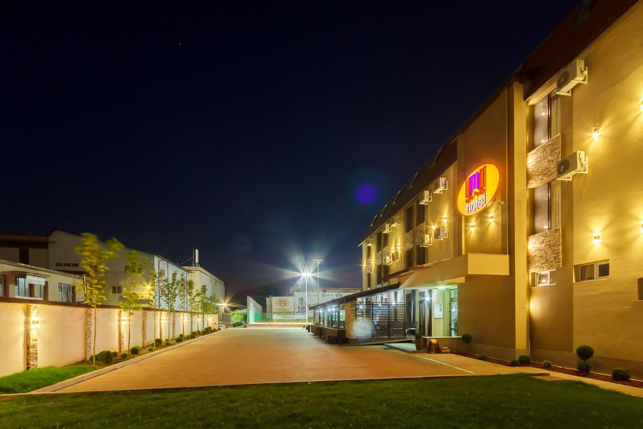 Ymy Hotels Targu Jiu Bagian luar foto