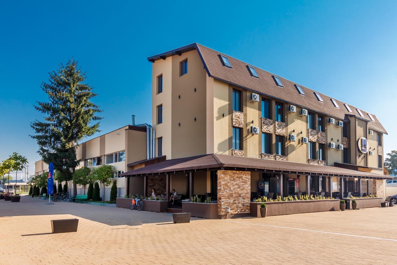 Ymy Hotels Targu Jiu Bagian luar foto