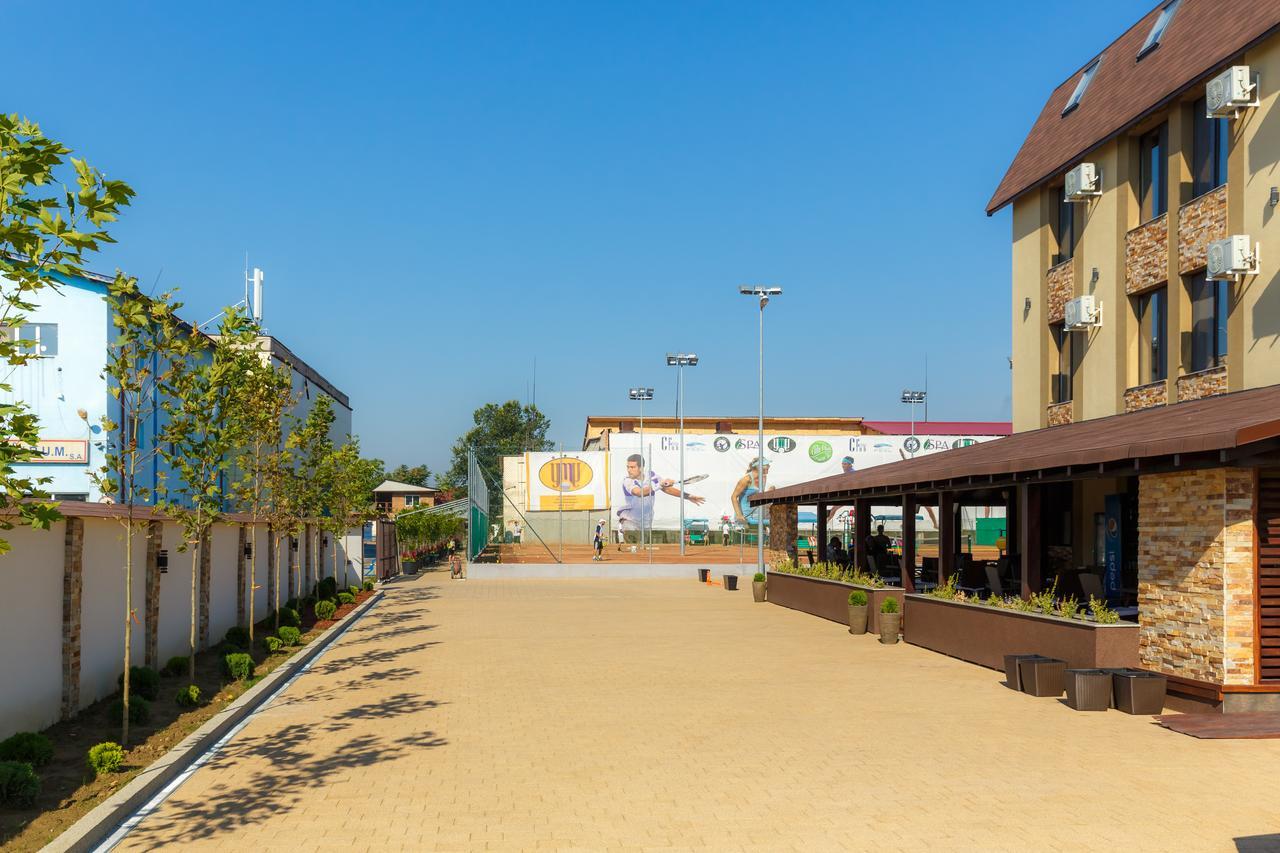 Ymy Hotels Targu Jiu Bagian luar foto
