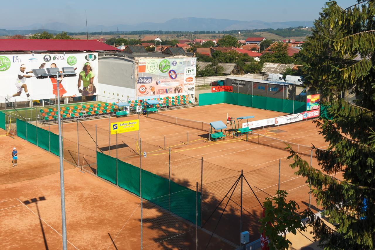 Ymy Hotels Targu Jiu Bagian luar foto
