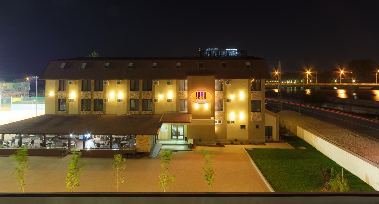 Ymy Hotels Targu Jiu Bagian luar foto
