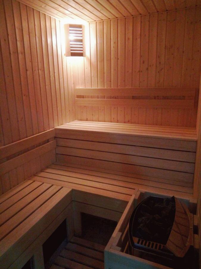 Ymy Hotels Targu Jiu Bagian luar foto